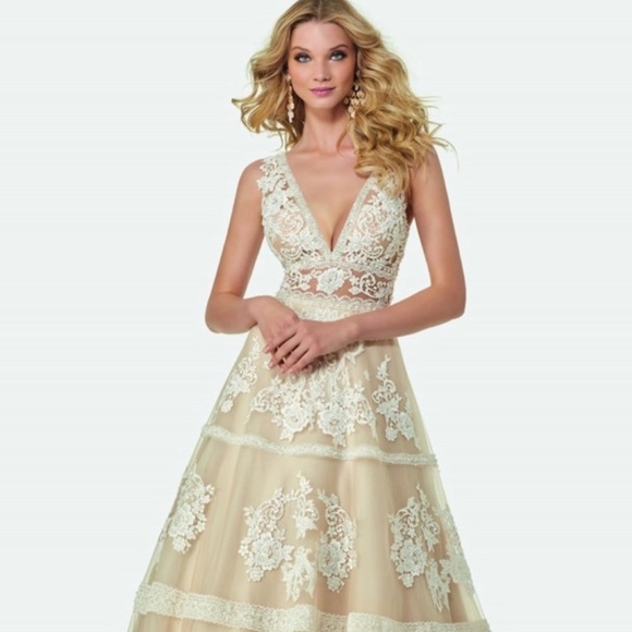 🆕💕 Gorgeous Randy Fenoli Bridal Gown and Veil Worn Once!! All proceeds donating! - Picture 2 of 7